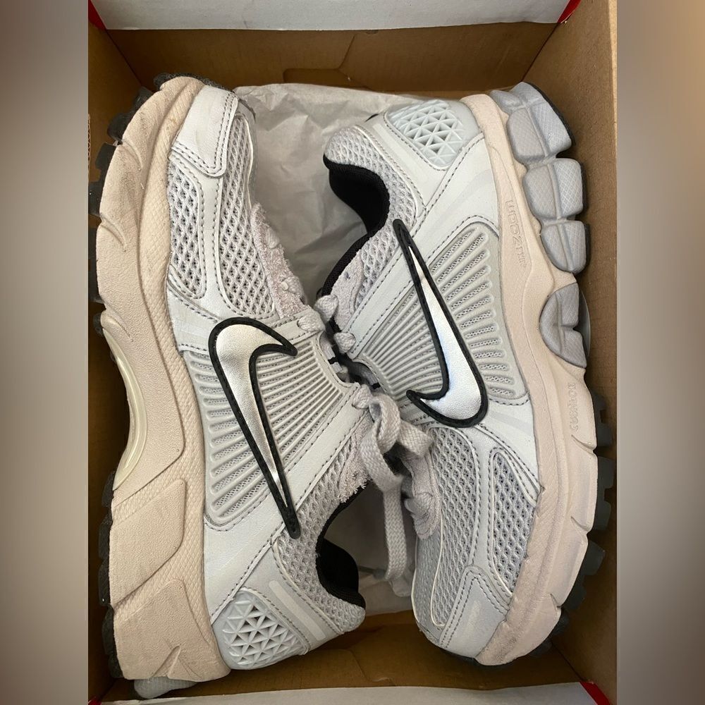 Nike Zoom Vomero 5 Sneakers in Pure Platinum, Chrome, & Light Orewood Revolve 6 - Picture 7 of 12